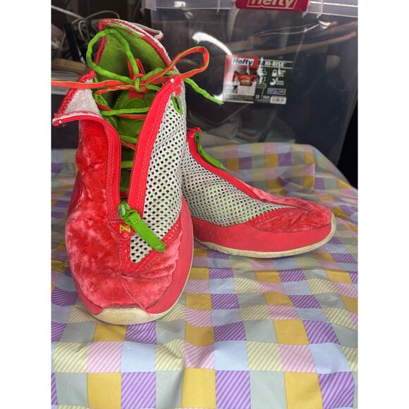 Nike men’s 2020 PG 4 Christmas sneakers, size 10.5. These are in pre-owned shape - Picture 3 of 5